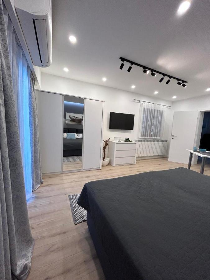 Maestral Apartment Porec Bagian luar foto