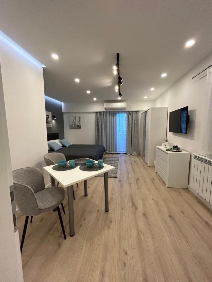 Maestral Apartment Porec Bagian luar foto