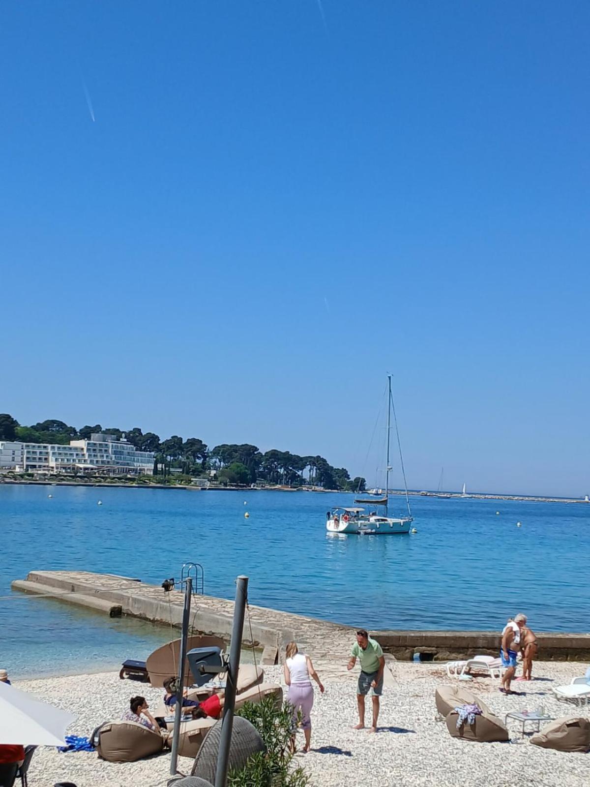 Maestral Apartment Porec Bagian luar foto